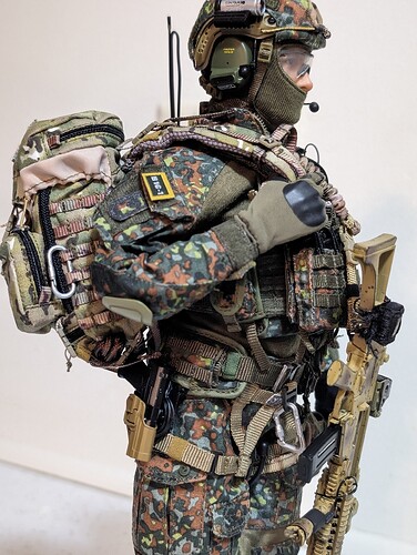 KSK Radio Operator - Kitbashes - Armed Figures