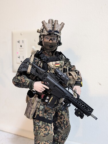 KSK TEO member - Kitbashes - Armed Figures