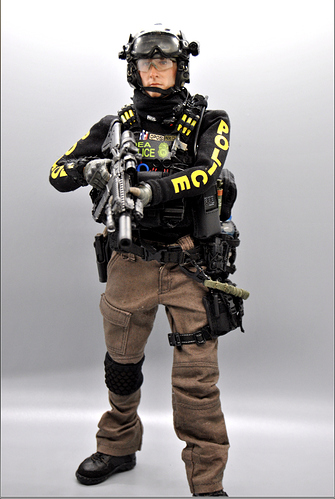 1/6 フィギュア SPECIAL RESPONSE TEAM KING'S TOY 1/6 KT-8005