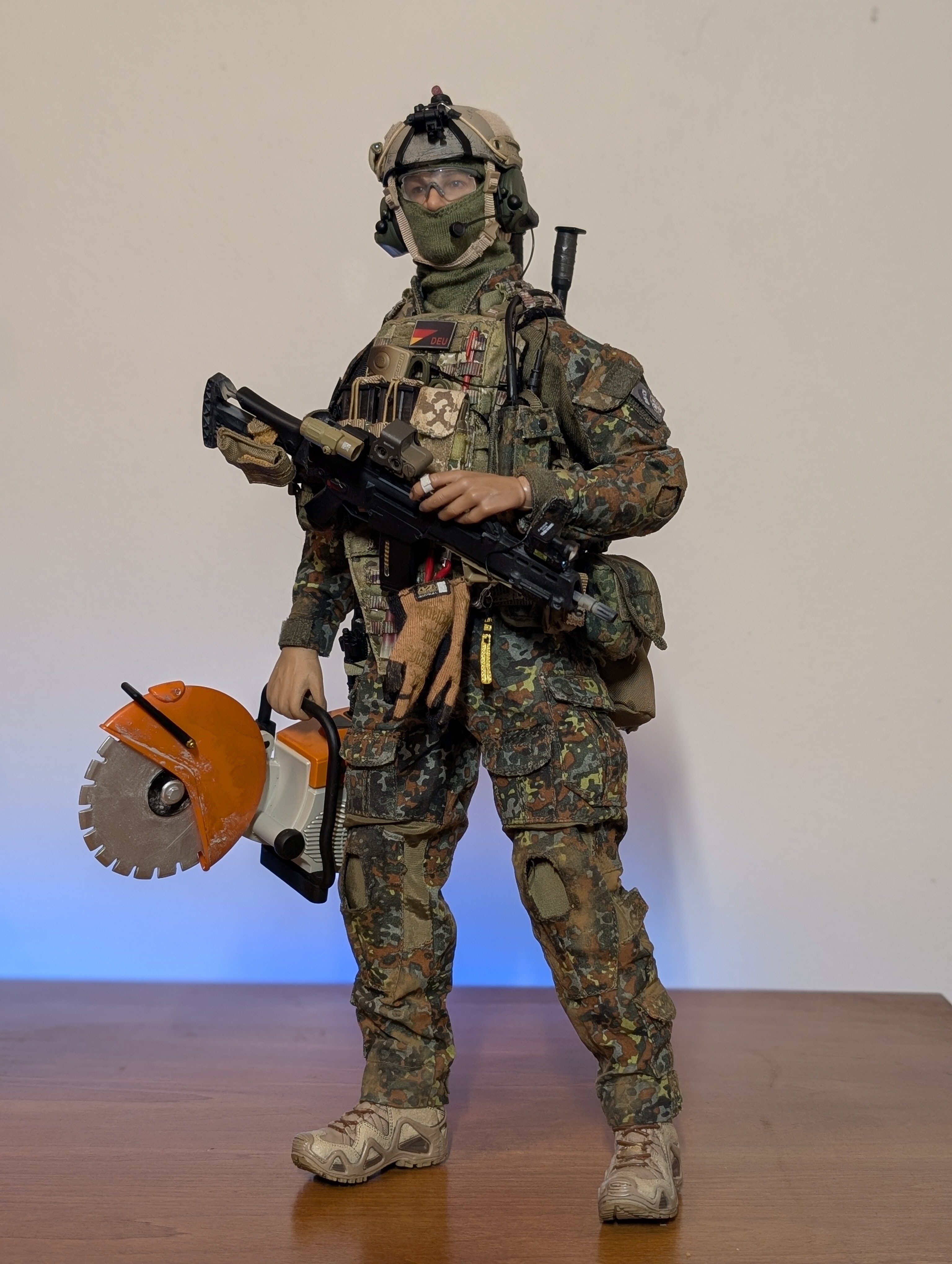 ksks ksks　s KSK with Breaching Saw - Kitbashes - Armed Figures