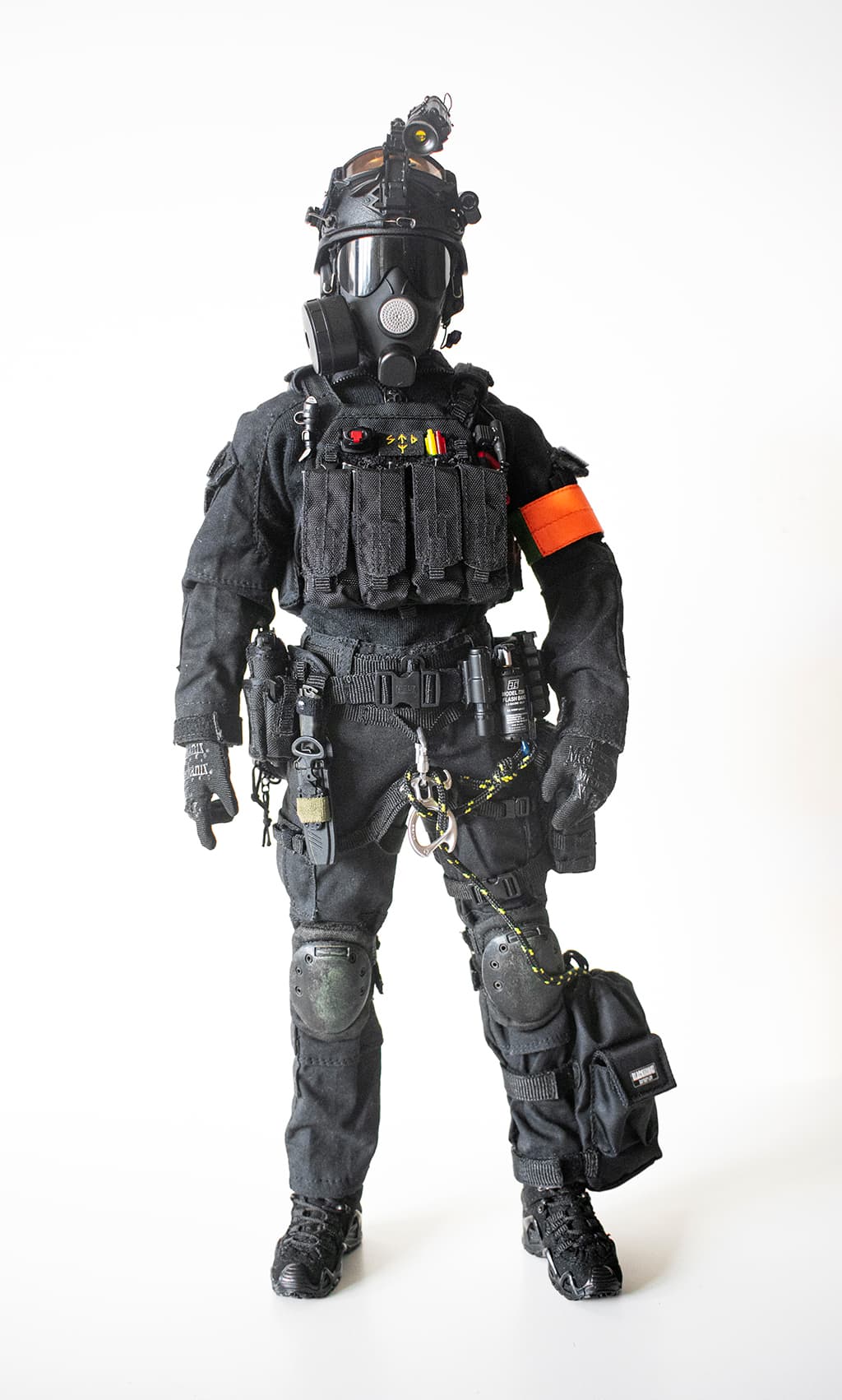 Russian Spetsnaz | FSB Alpha Operator with Black Uniform and ANA